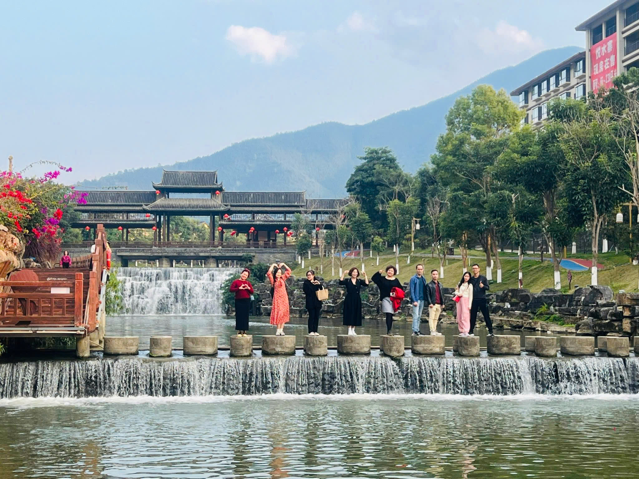 Tour-Ha-khau-binh-bien-mong-tu-vietmountain-travel1