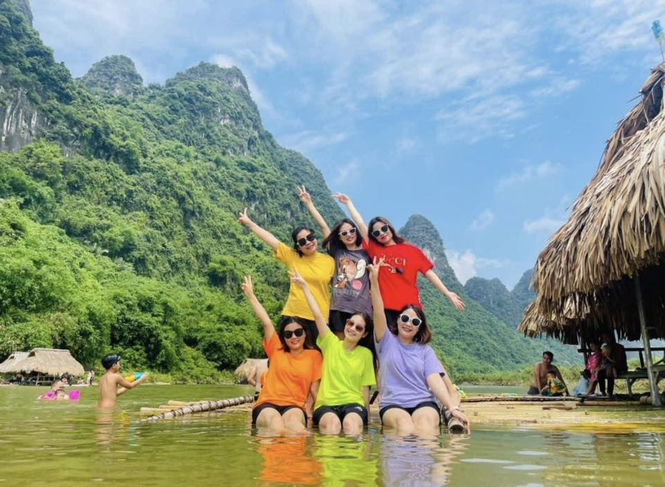 Trở về tuổi thơ Tắm suối Nà Bờ 