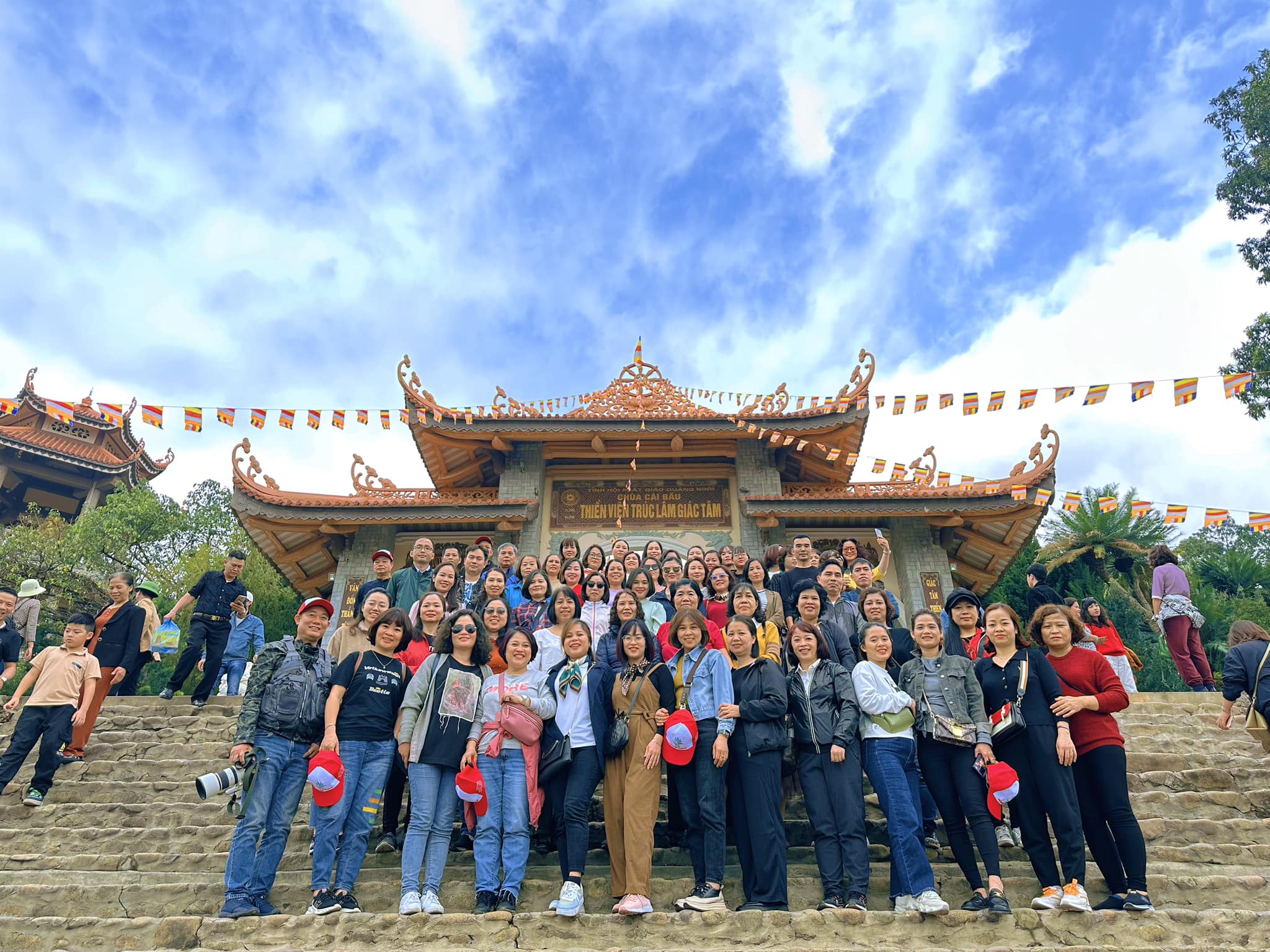 tai-sao-ne-di-du-lich-theo-tour-vietmountain-5